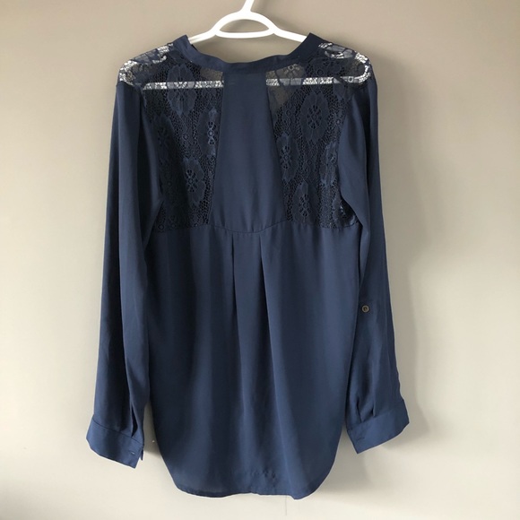 Beautiful lace blouse - Picture 2 of 3